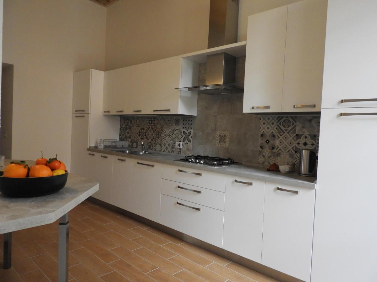 Villa Maghetti - Modernized Flat In Historic Palazzo In The Center Of Luino Ngoại thất bức ảnh