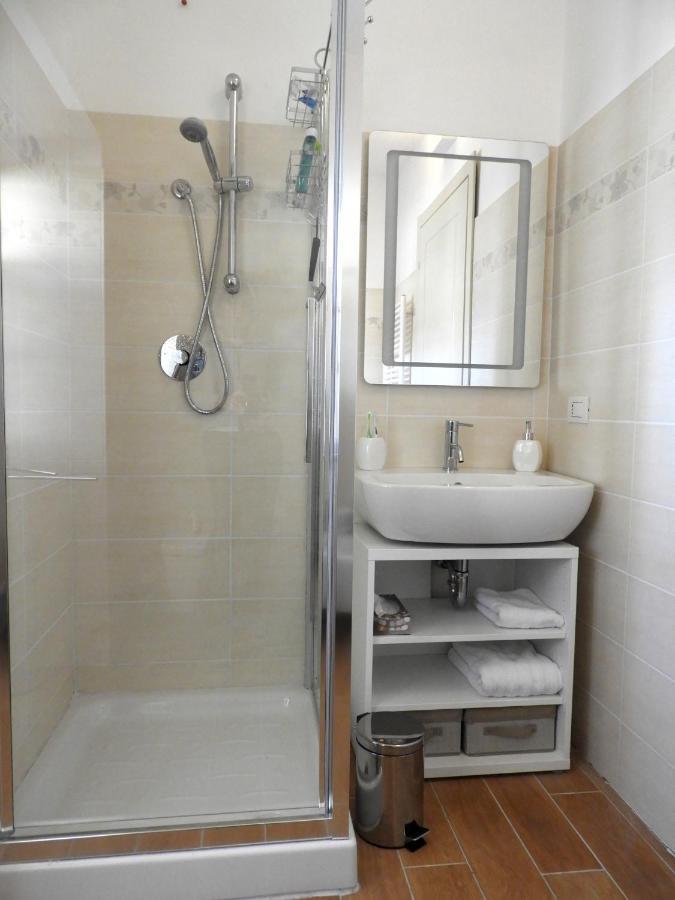 Villa Maghetti - Modernized Flat In Historic Palazzo In The Center Of Luino Ngoại thất bức ảnh