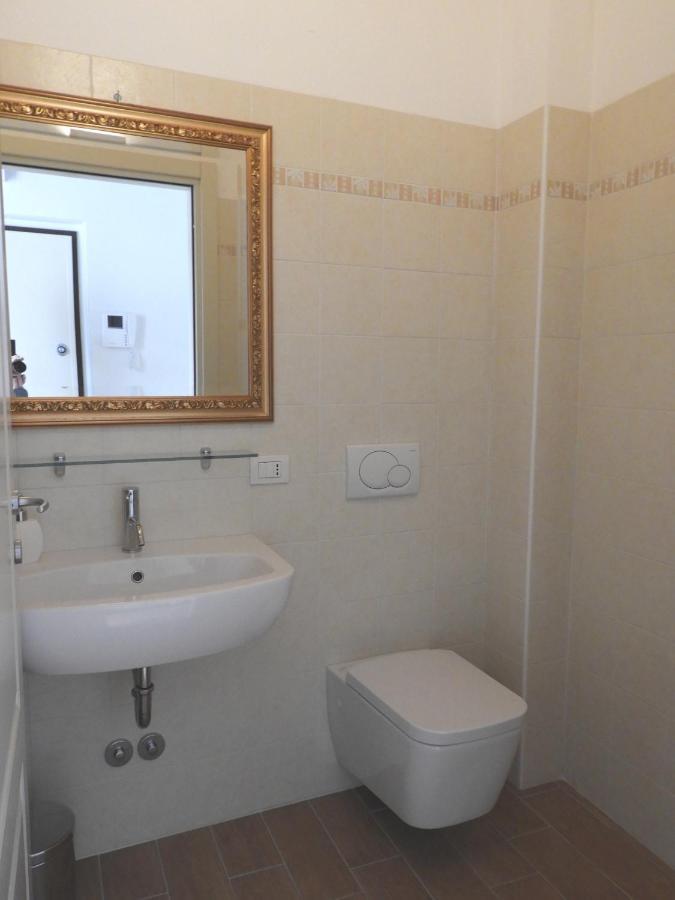 Villa Maghetti - Modernized Flat In Historic Palazzo In The Center Of Luino Ngoại thất bức ảnh