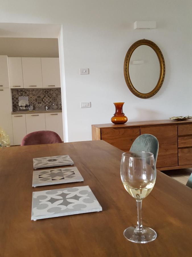 Villa Maghetti - Modernized Flat In Historic Palazzo In The Center Of Luino Ngoại thất bức ảnh