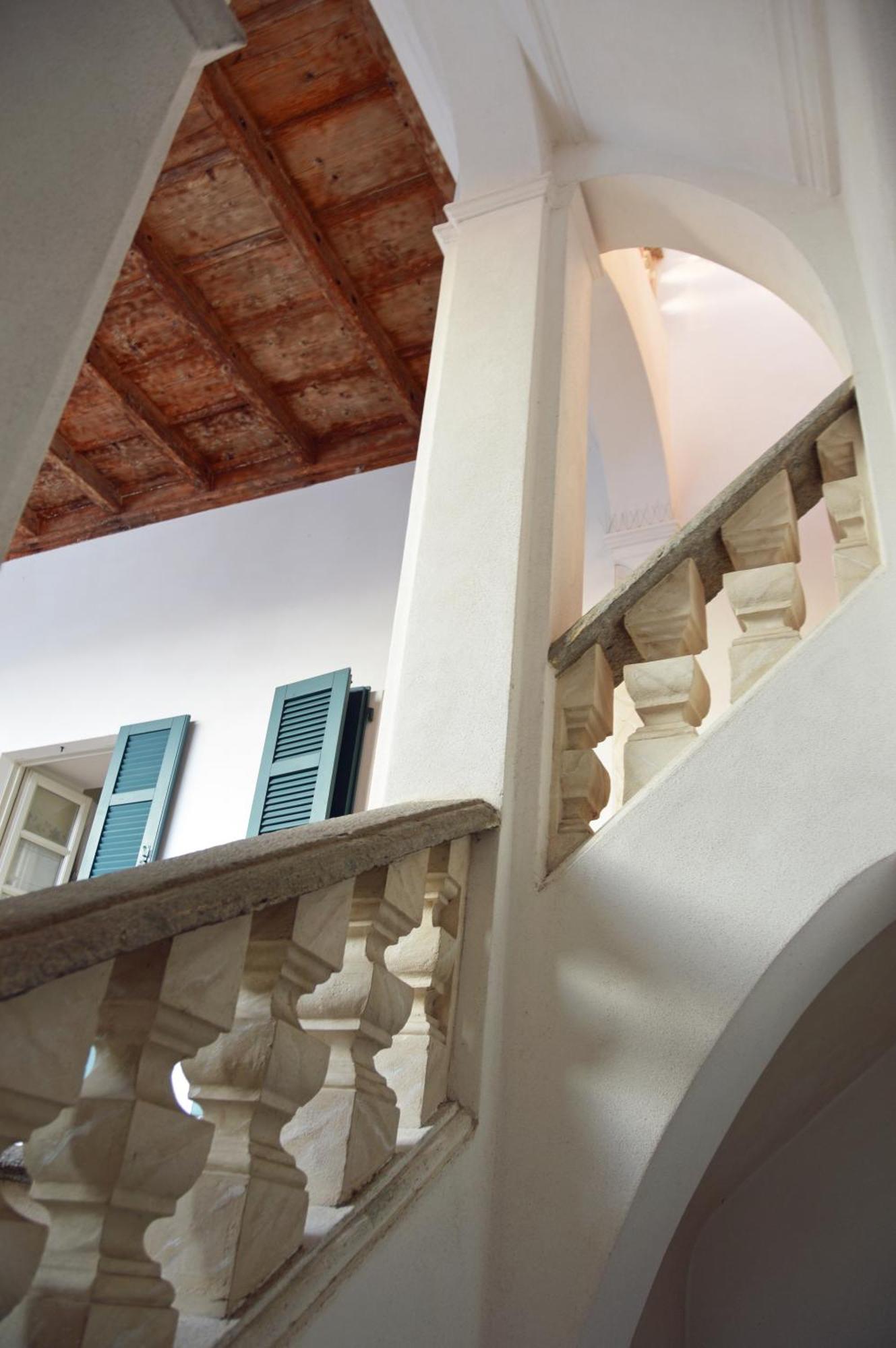 Villa Maghetti - Modernized Flat In Historic Palazzo In The Center Of Luino Ngoại thất bức ảnh